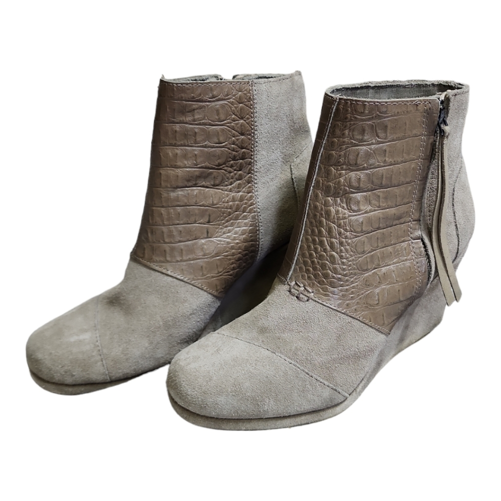 NWOB TOMS 'Desert' Wedge Taupe Suede Croc Embossed